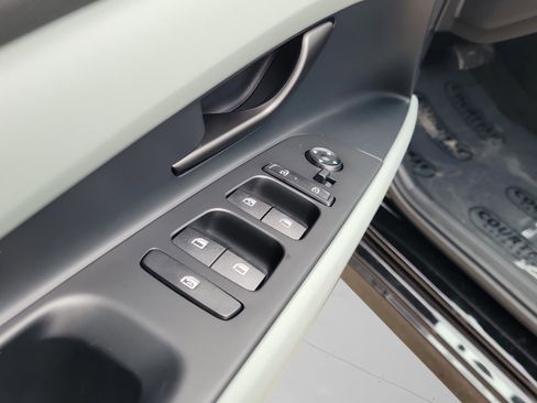 New 2026 Hyundai Elantra Limited image 33