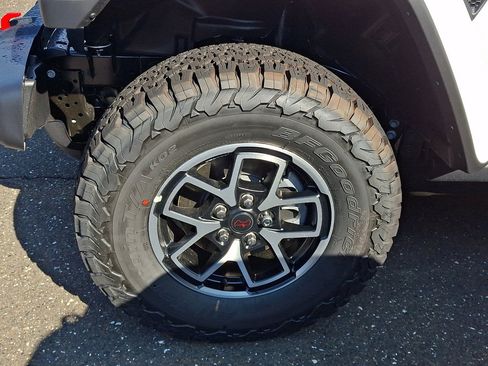 New 2026 Jeep Wrangler Unlimited Rubicon w/ Rockslide Package AWD/4WD image 4