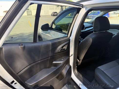 Used 2024 Chevrolet Trax LT FWD image 12