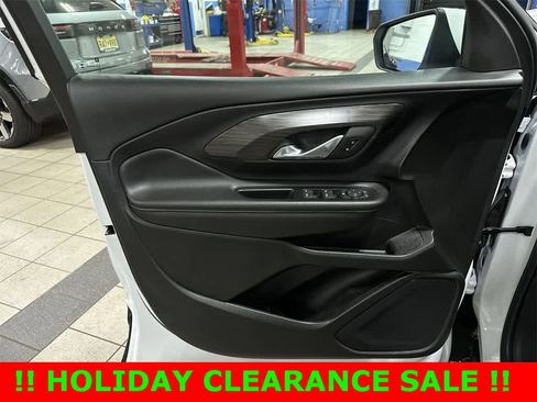 Used 2023 GMC Terrain SLE image 28