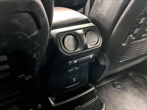 Used 2021 Jeep Wrangler Unlimited Rubicon image 32
