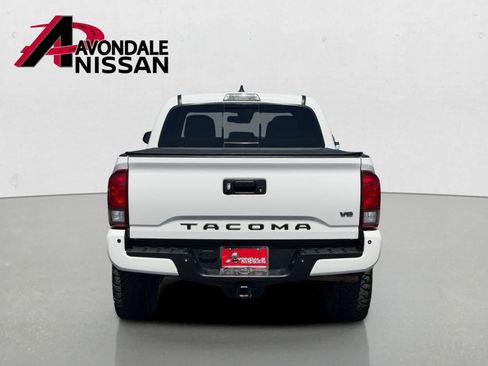 Used 2018 Toyota Tacoma TRD Off-Road w/ Technology Package AWD/4WD image 5