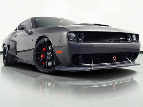Used 2016 Dodge Challenger SRT Hellcat RWD image 5