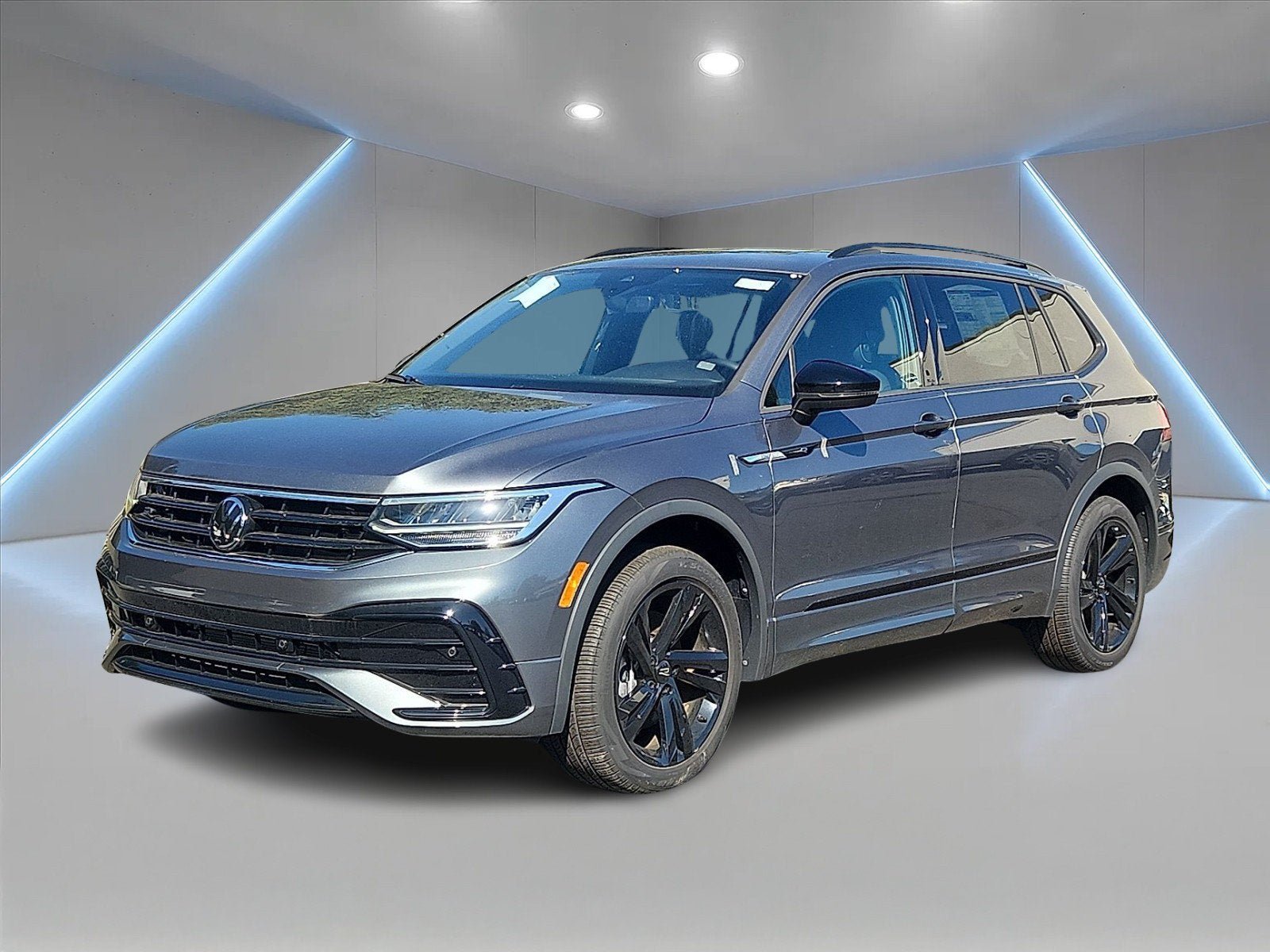 New 2024 Volkswagen Tiguan SE R-Line AWD/4WD image 1