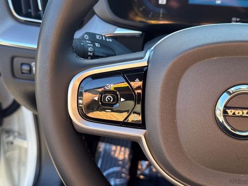 Used 2022 Volvo XC60 T8 R-Design w/ Advanced Package image 25