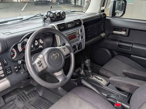 Used 2014 Toyota FJ Cruiser 4WD w/ Convenience Package image 3