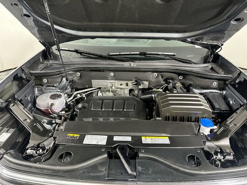 Used 2025 Volkswagen Atlas SE image 36