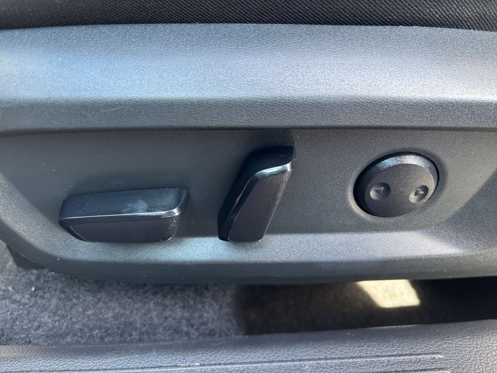 Used 2025 Nissan Rogue SV AWD/4WD image 21