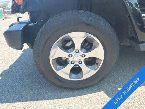 Used 2018 Jeep Wrangler Unlimited Sahara AWD/4WD image 4