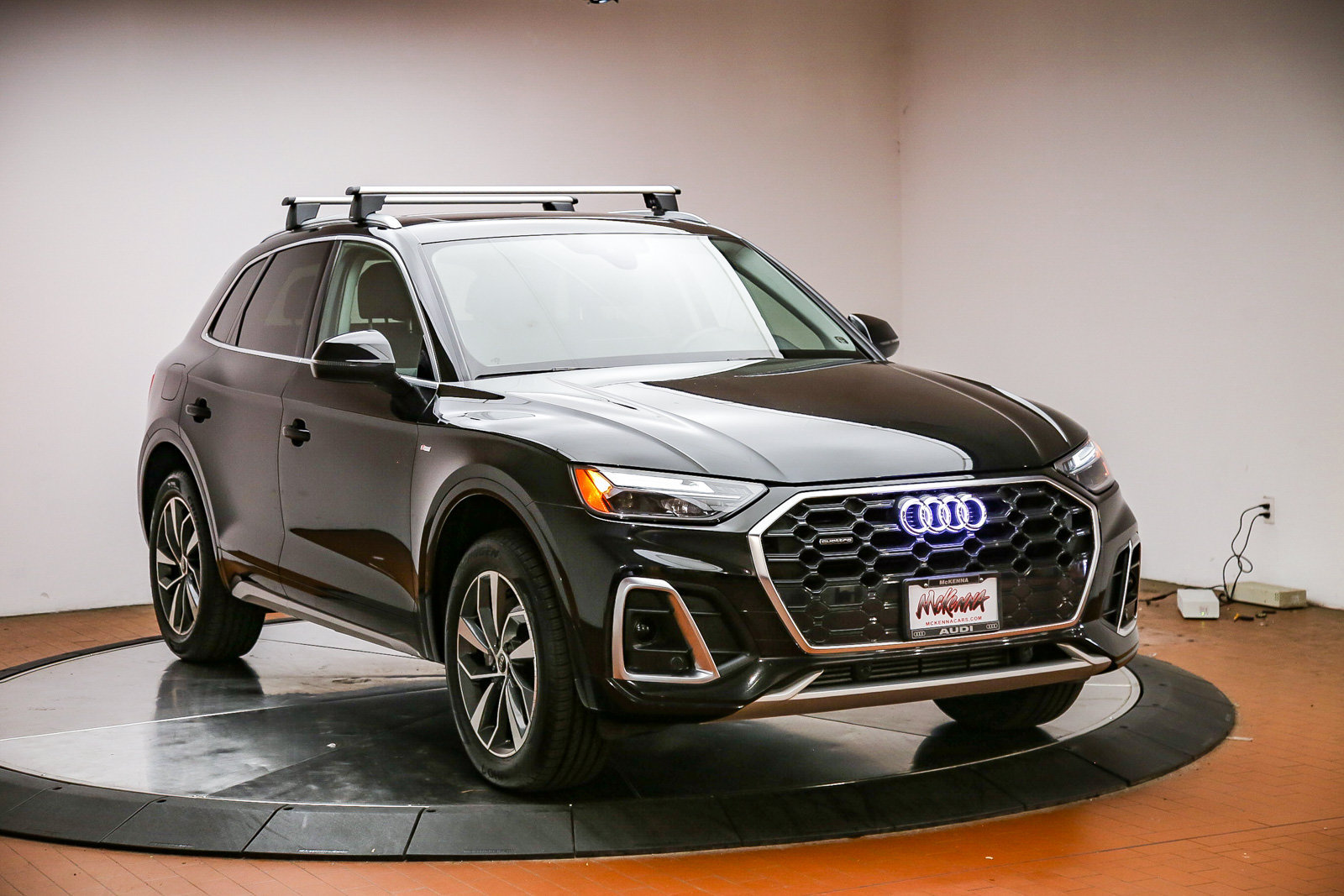 Certified 2023 Audi Q5 2.0T Premium w/ Convenience Package AWD/4WD image 3