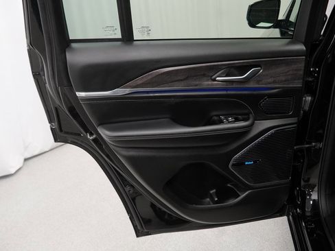 Certified 2023 Jeep Grand Cherokee Overland image 46