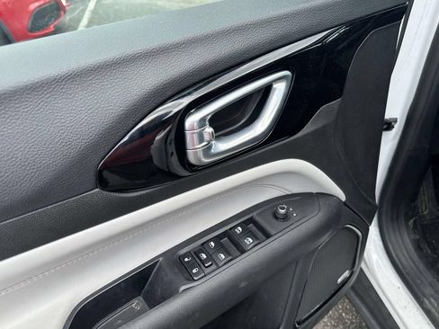 Used 2023 Jeep Compass Limited w/ Sun and Sound Group AWD/4WD image 18