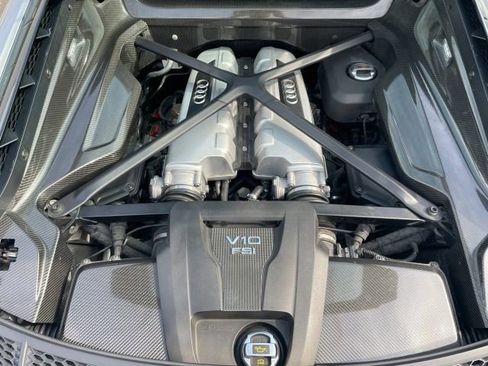 Used 2017 Audi R8 V10 image 7