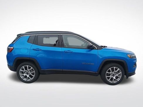 Used 2025 Jeep Compass Limited image 4