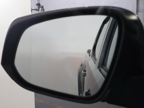 Used 2016 Toyota Tacoma SR5 w/ Exterior Package image 33