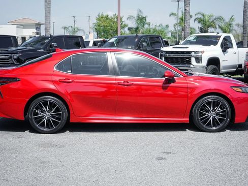 Used 2022 Toyota Camry SE w/ Convenience Package FWD image 10