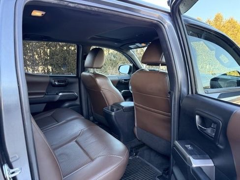 Used 2019 Toyota Tacoma Limited image 12