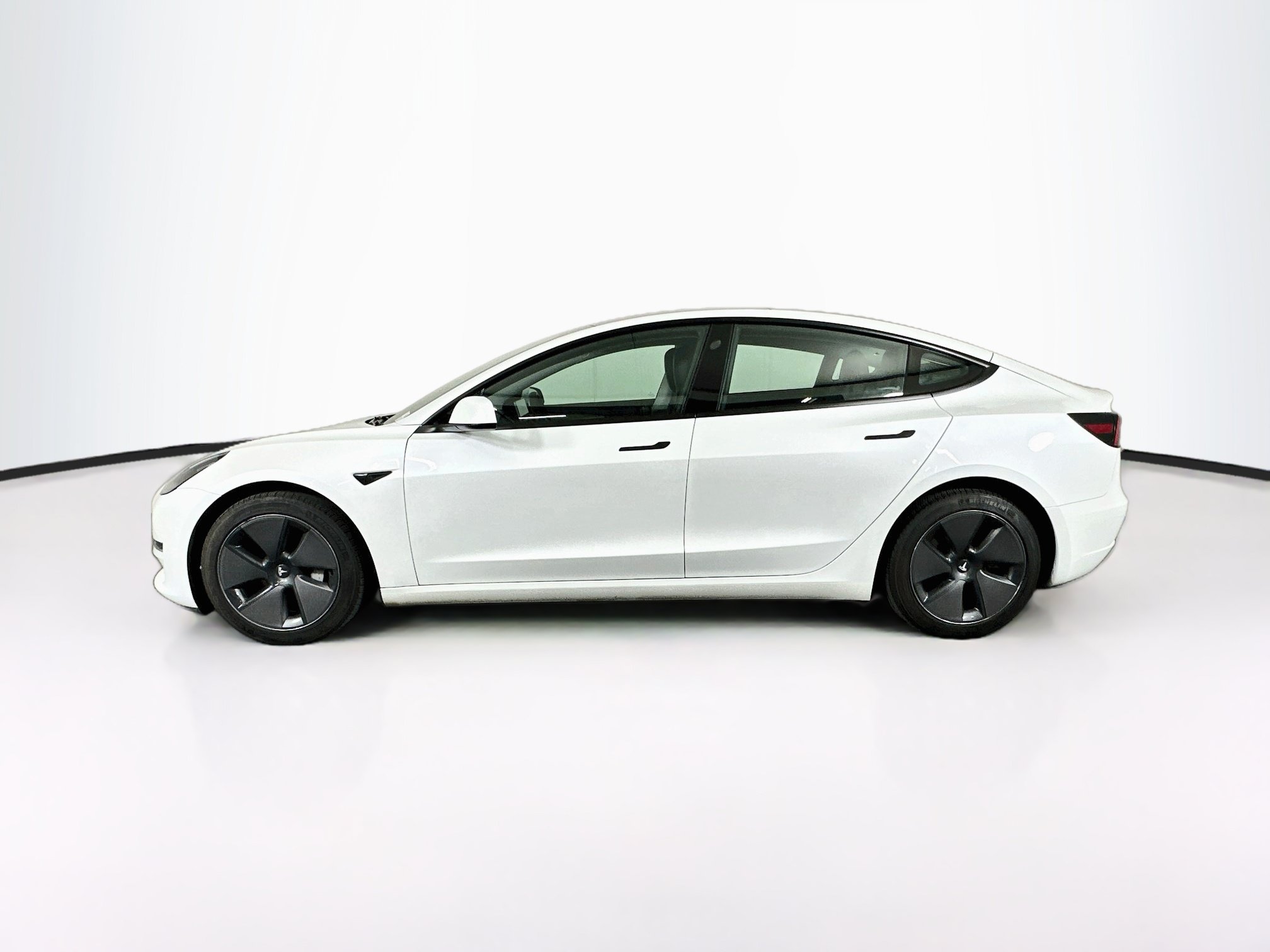 Used 2023 Tesla Model 3 Standard Range RWD image 4