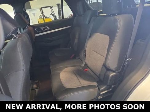 Used 2017 Ford Explorer XLT w/ Equipment Group 201A image 6