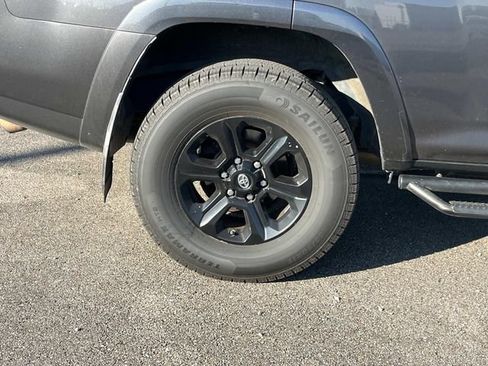 Used 2016 Toyota 4Runner SR5 AWD/4WD image 14