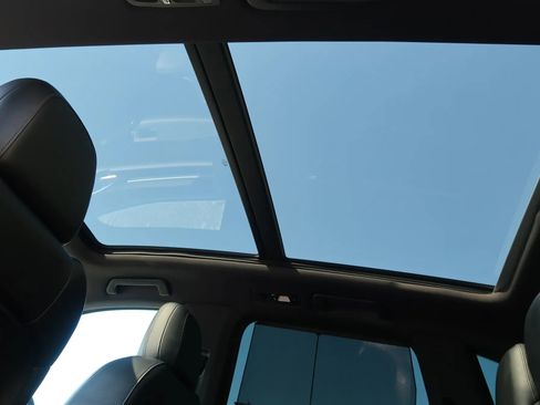 Used 2018 Porsche Cayenne S image 44