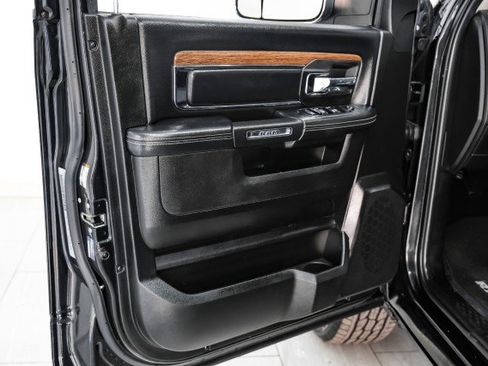 Used 2018 RAM 1500 Laramie image 38