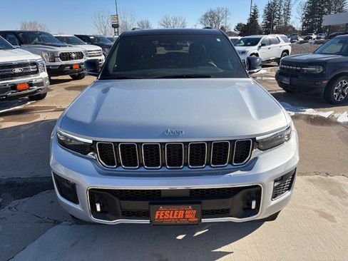 Used 2024 Jeep Grand Cherokee Overland image 2