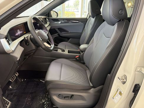 New 2026 Volkswagen Tiguan SE R-Line FWD image 5
