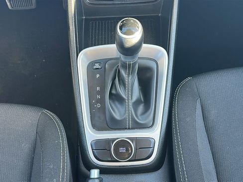 Used 2025 Hyundai Venue SEL image 28