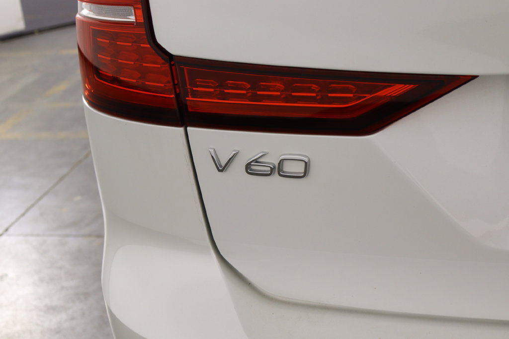 Used 2026 Volvo V60 B5 Cross Country Plus AWD/4WD image 39