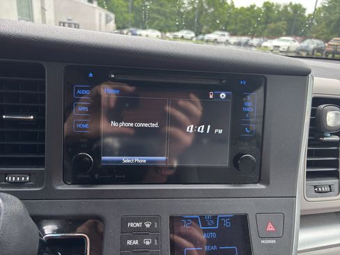 Certified 2016 Toyota Sienna LE FWD image 9