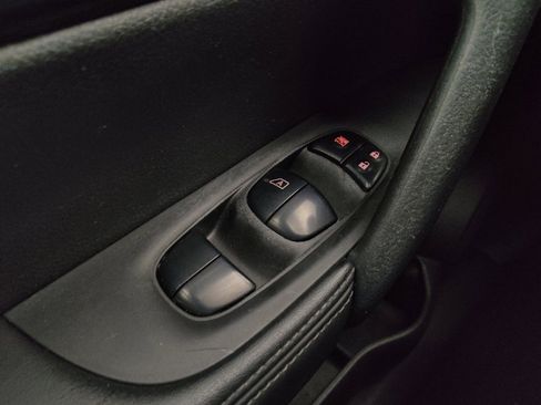 Used 2020 Nissan Rogue S FWD image 27