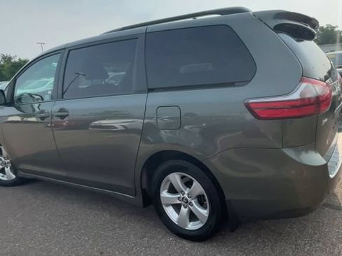 Used 2020 Toyota Sienna LE FWD image 4
