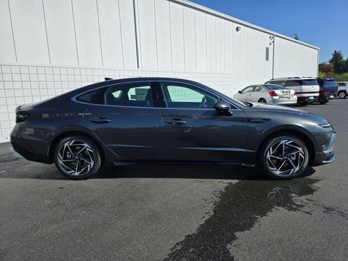 New 2026 Hyundai Sonata SEL FWD image 2