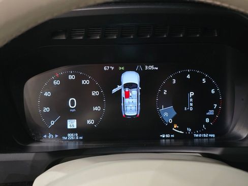 Used 2017 Volvo XC90 T6 Momentum w/ Vision Package image 23