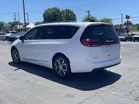 Used 2026 Chrysler Pacifica Pinnacle FWD image 4