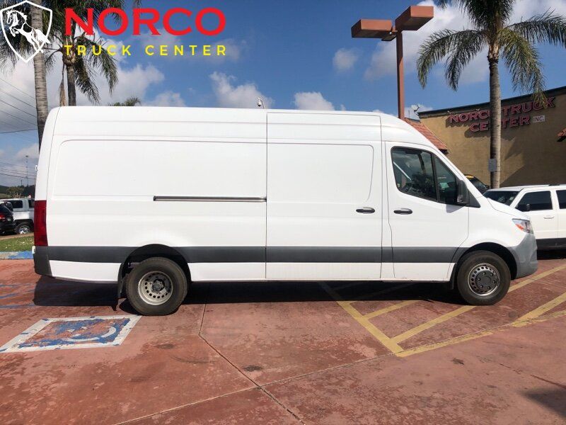 Used 2019 Freightliner Sprinter 3500 RWD image 1