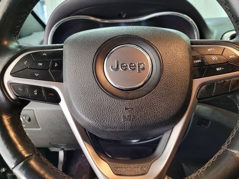 Used 2018 Jeep Grand Cherokee Laredo image 33