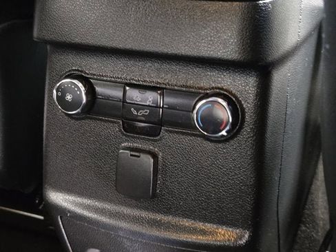 Used 2018 Ford Explorer XLT w/ Equipment Group 202A image 10