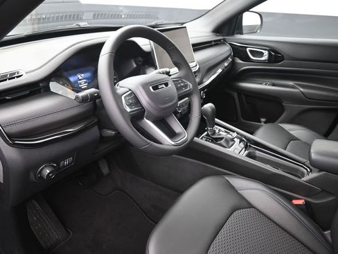 New 2026 Jeep Compass Latitude AWD/4WD image 18