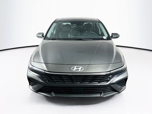 Used 2025 Hyundai Elantra Limited FWD image 2