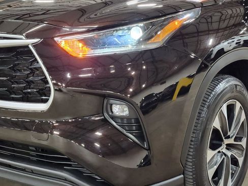 Used 2021 Toyota Highlander XLE FWD image 14