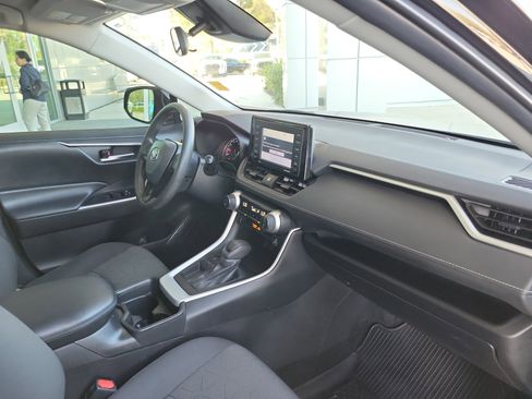 Used 2021 Toyota RAV4 XLE image 31