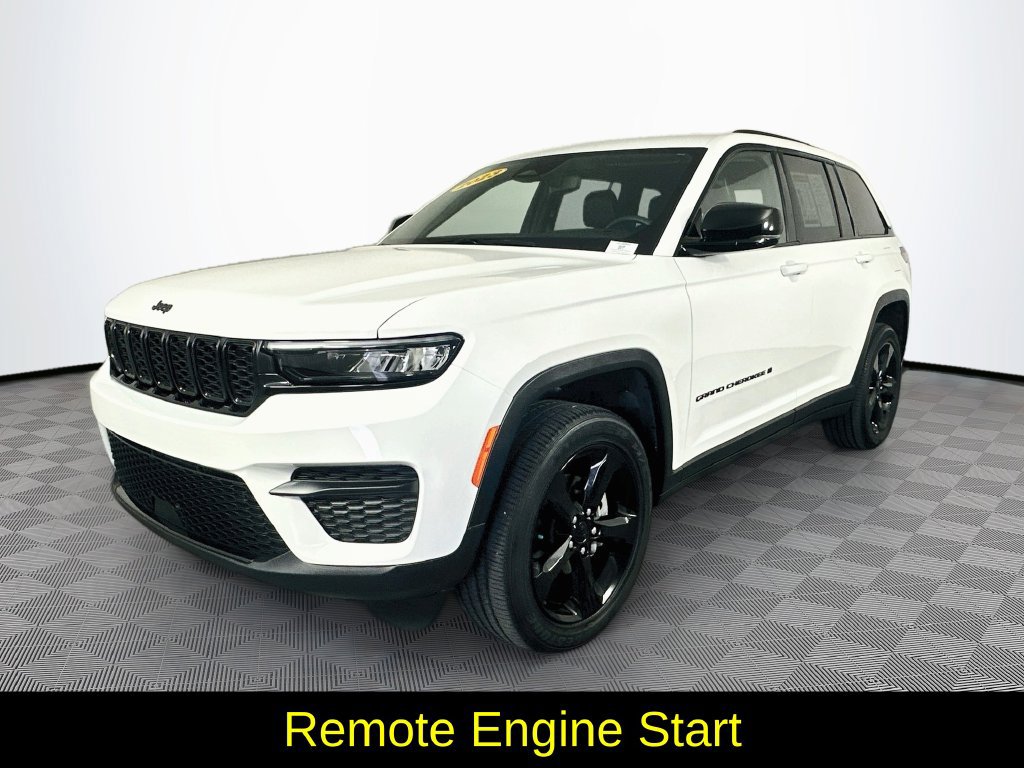 Used 2023 Jeep Grand Cherokee Altitude AWD/4WD image 5