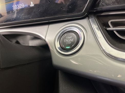 Certified 2025 Chevrolet Trax LT image 32