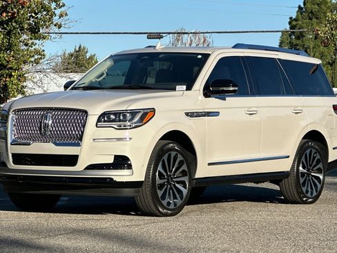 Certified 2024 Lincoln Navigator Reserve image 8