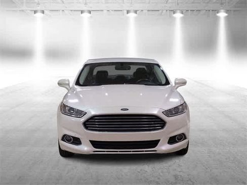 Used 2016 Ford Fusion SE w/ Equipment Group 202A image 3