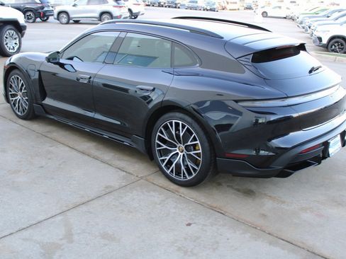 Used 2022 Porsche Taycan Turbo S image 4