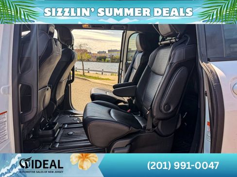 Used 2022 Toyota Sienna XSE w/ XSE Plus Package AWD/4WD image 19