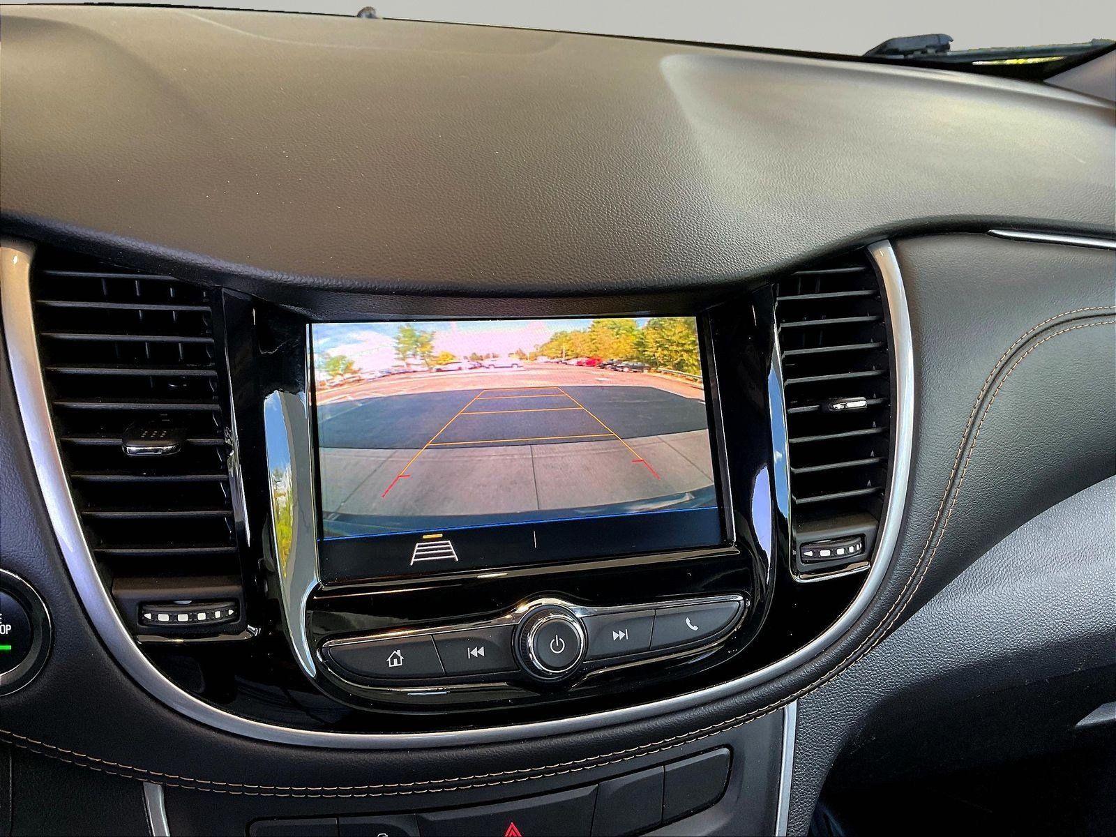 Used 2020 Chevrolet Trax LT w/ LT Convenience Package FWD image 14